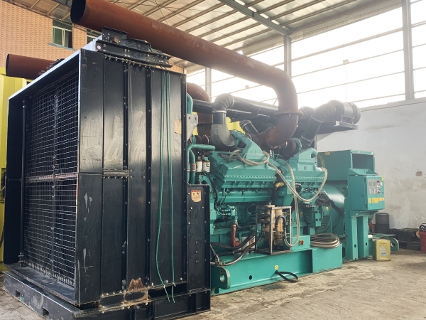 維修柴油發(fā)電機如何換氣扇